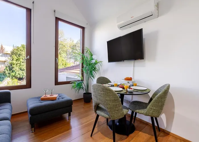 Modern & Cozy By Hostwise